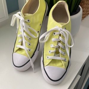 Converse All Stars Yellow Canvas sneakers, VGUC, Size 7.5